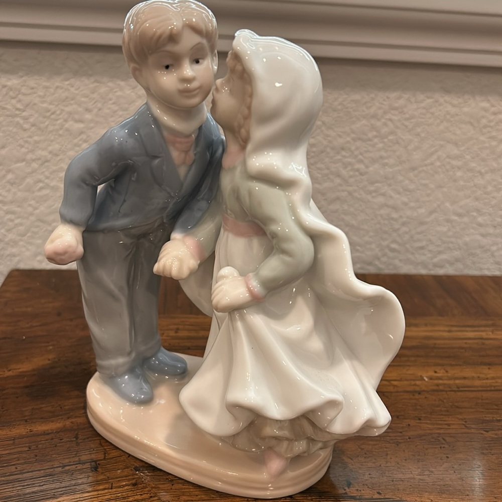 Porcelain Figurine - Boy and Girl - Picture 2 of 6